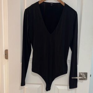 Express Body Contour Black Long-Sleeve V-Neck Bodysuit